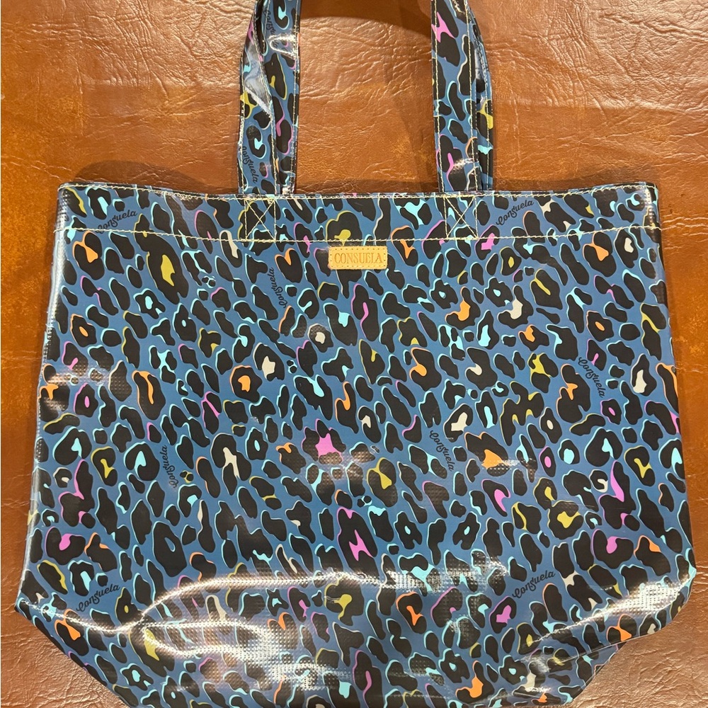 Consuela Basic Bag in Vibrant Leopard Print Tote